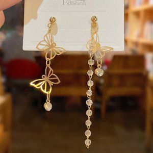 Women's fashion earrings